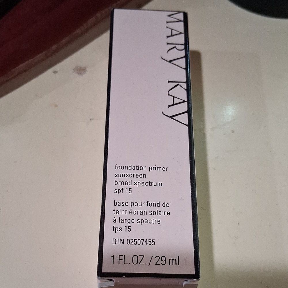 Mary Kay White Suncare Skincare Essential